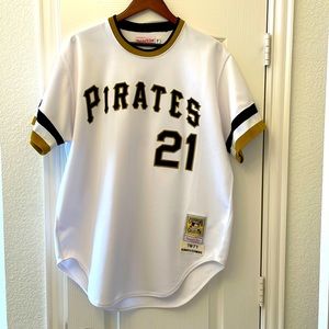 Pittsburgh Pirates 1971 Roberto Clemente jersey.